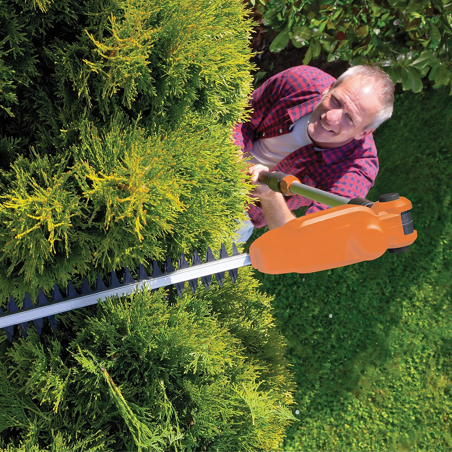 Flymo SabreCut XT TeleHedge Trimmer - Image 4