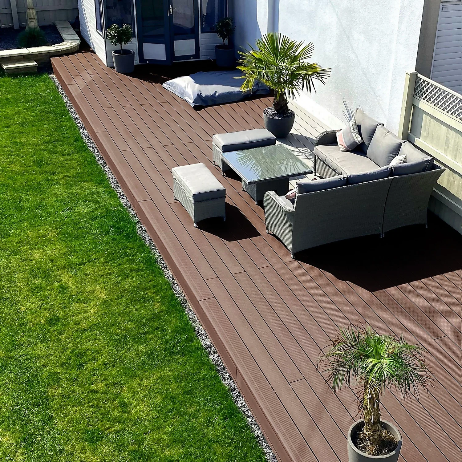 Victoria Composite Decking Castle Groove 20 Pack Redwood - 10.08 M2 - Image 2