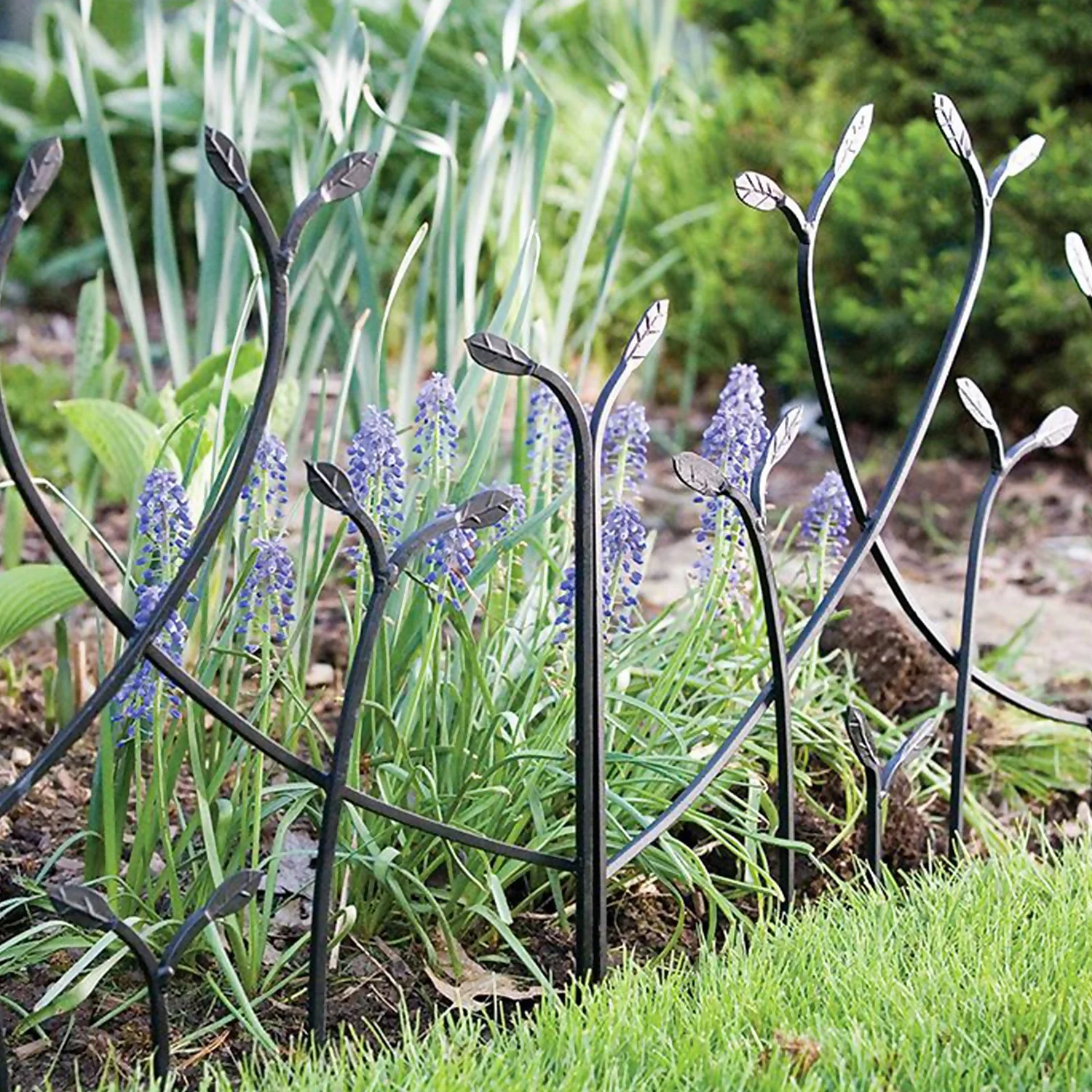 Forged Garden Border Edge With Leaves - Image 2