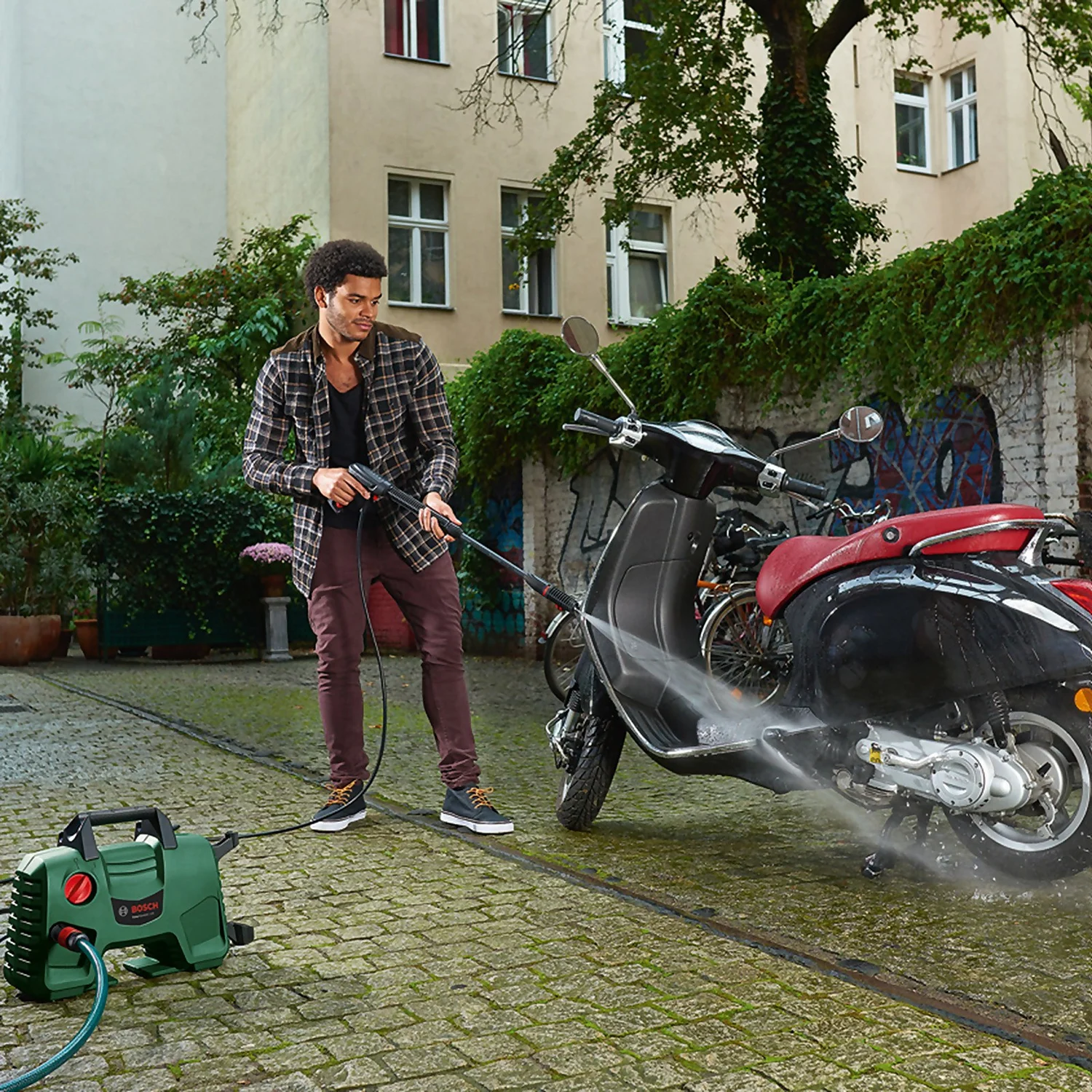 Bosch EasyAquatak 120 High Pressure Washer - Image 6
