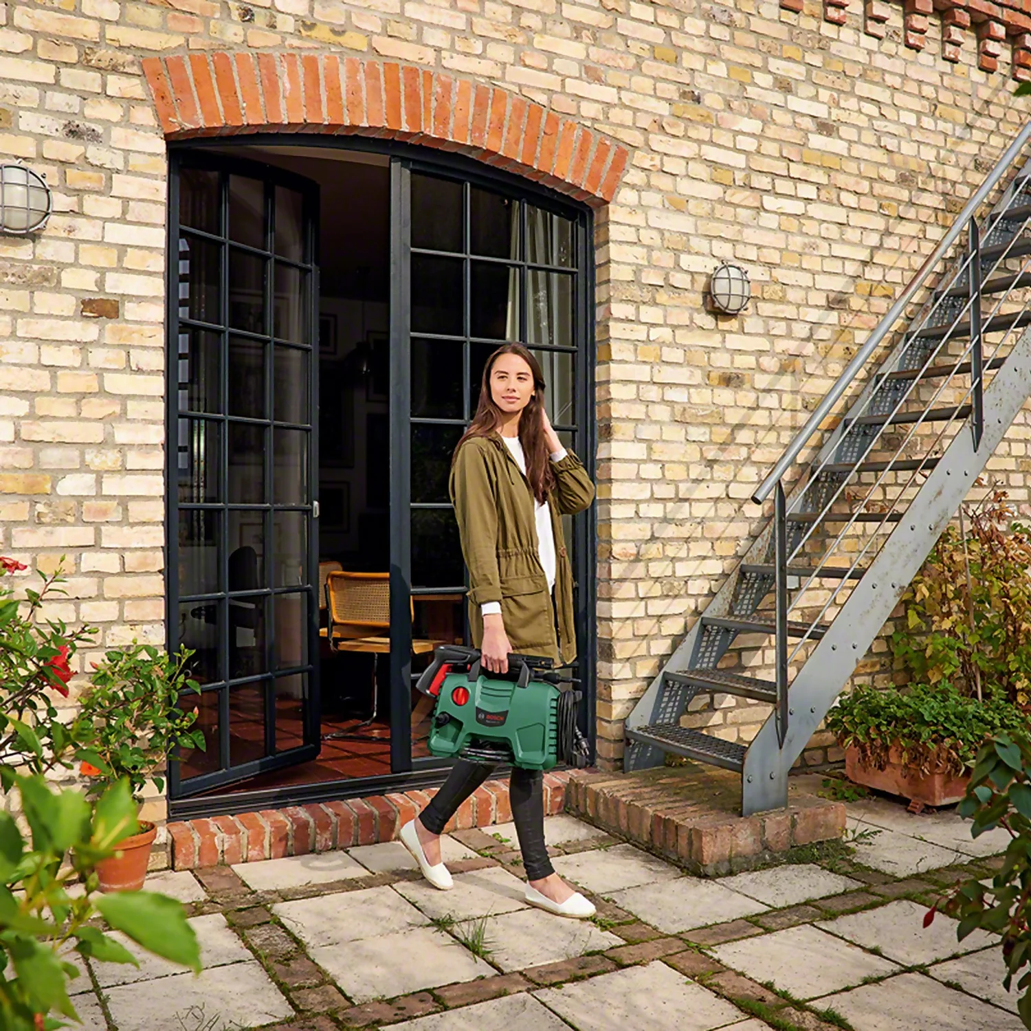 Bosch EasyAquatak 120 High Pressure Washer - Image 4